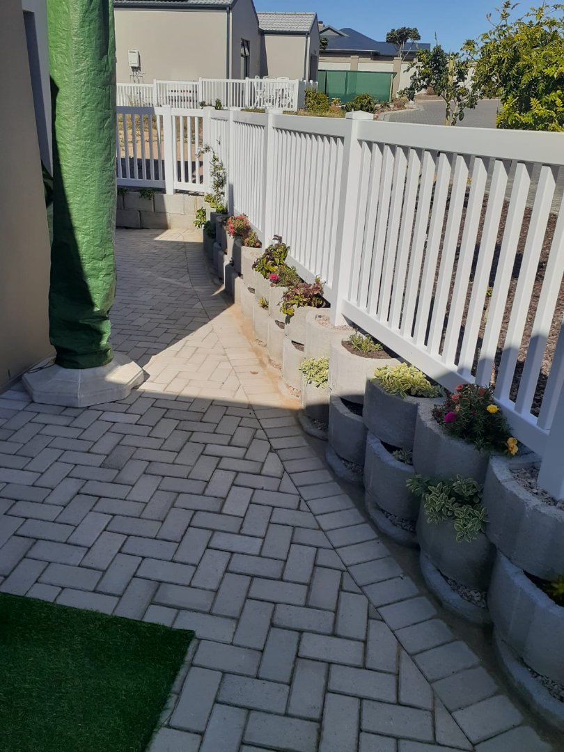 To Let 2 Bedroom Property for Rent in Reebok Western Cape